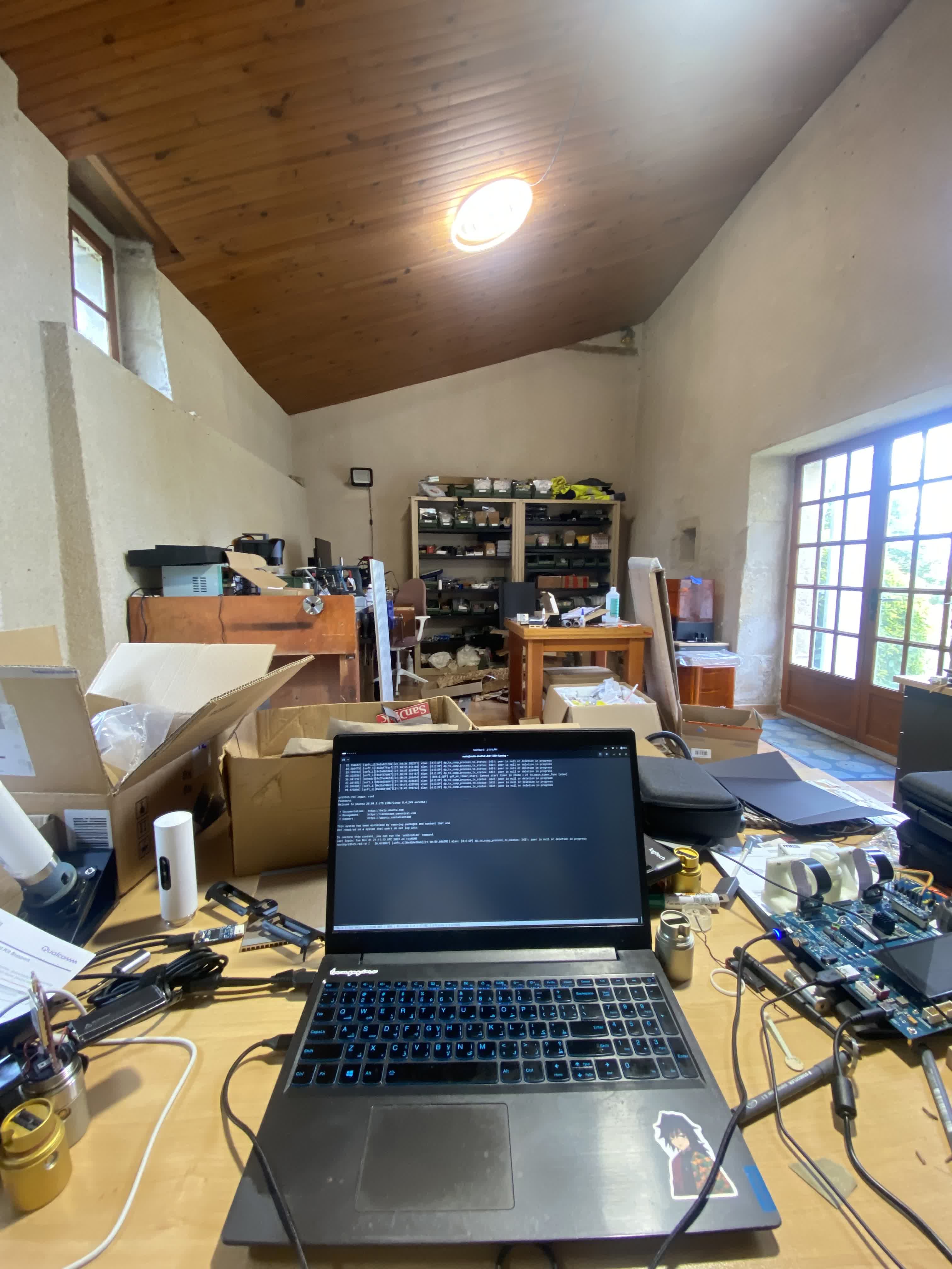 میز کار اینجانب در کارگاه اولیویه!