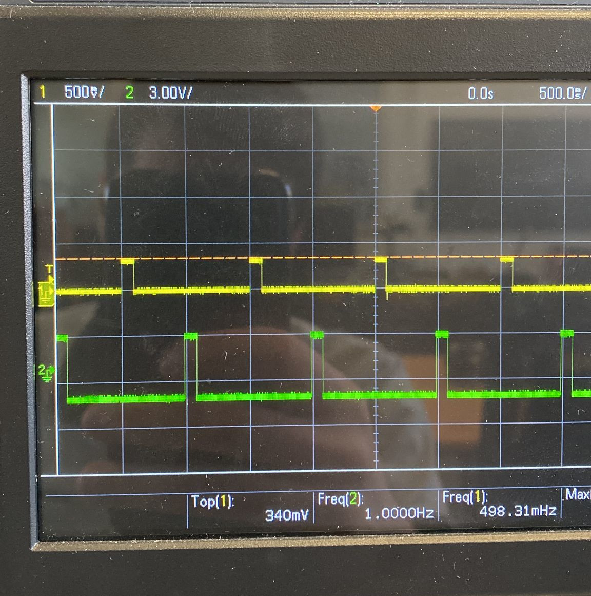 PPS signal (green) from GEOSTIX and a generated pulse signal (yellow) shown on an oscillocoscope